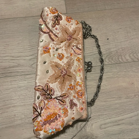 Beautiful embroidered purse - Picture 3 of 4